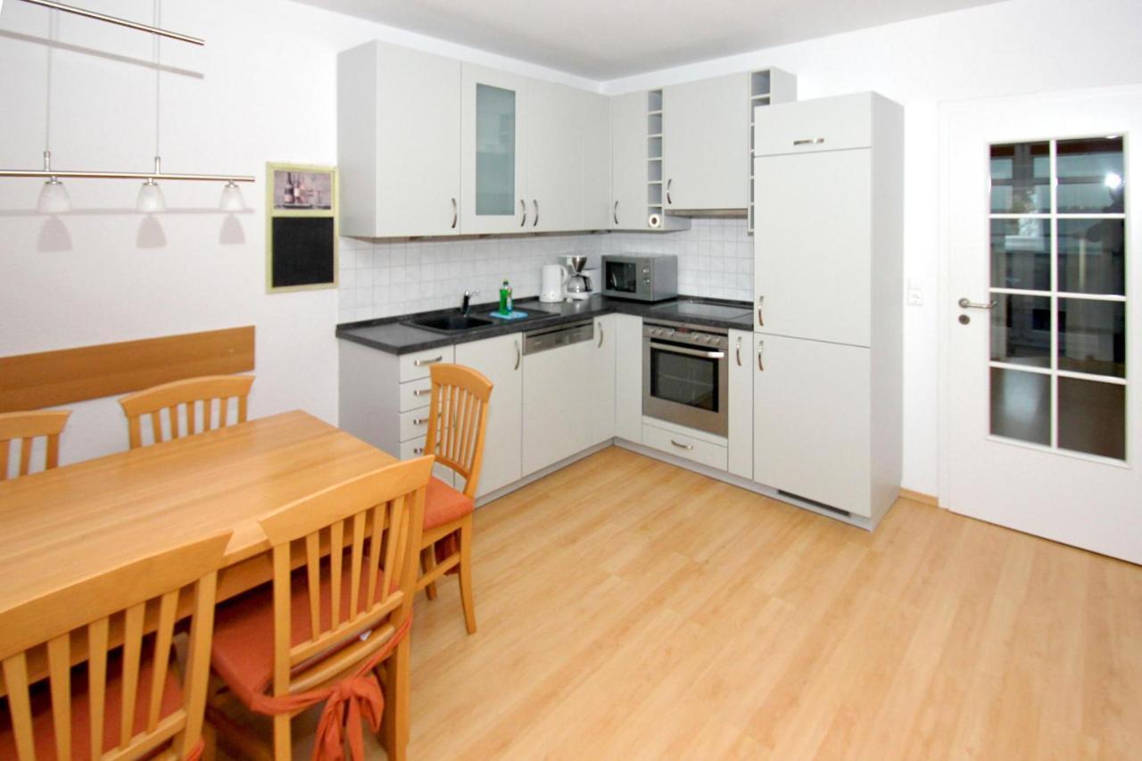 Hafennahe Ferienwohnung Mit Balkon Und Meerblick - Hafenhaeuser Wiek Wohnung 13 Wiek auf Ruegen Exterior photo