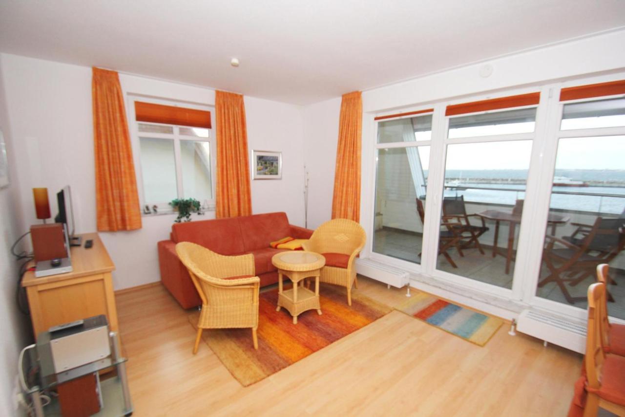 Hafennahe Ferienwohnung Mit Balkon Und Meerblick - Hafenhaeuser Wiek Wohnung 13 Wiek auf Ruegen Exterior photo