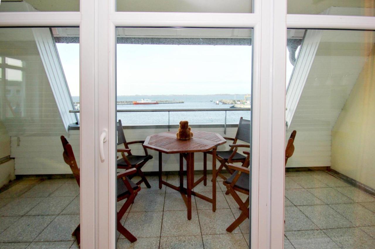 Hafennahe Ferienwohnung Mit Balkon Und Meerblick - Hafenhaeuser Wiek Wohnung 13 Wiek auf Ruegen Exterior photo